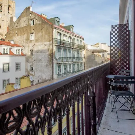 Plum Guide - The Creative State * Lisbon